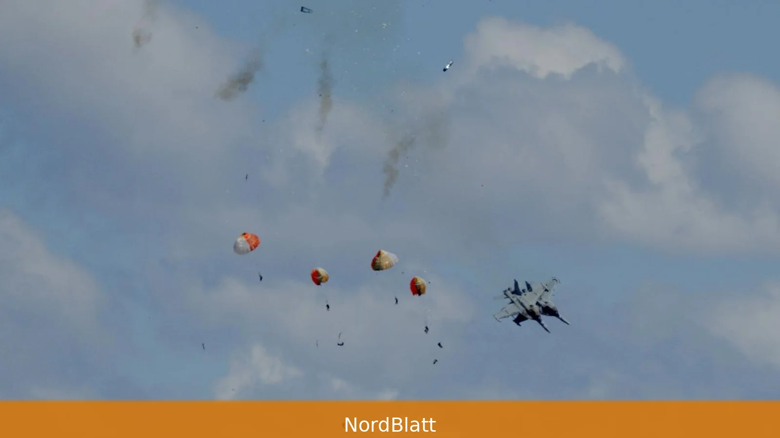 Vier Piloten retten sich nach Kollision bei Airshow